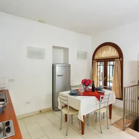 Apartament Mioni
